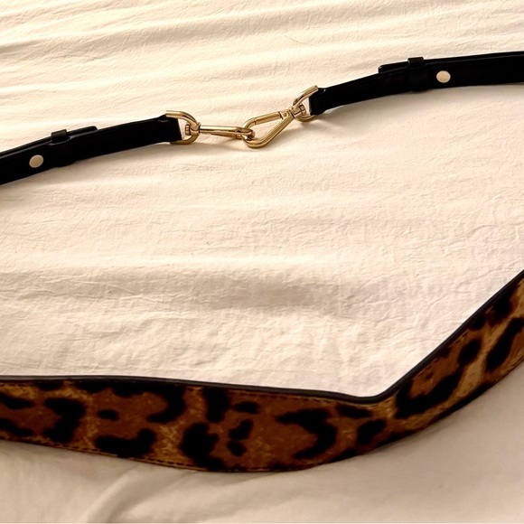 đź‘‘âś…PRICE FIRMâś… Leopard Print Leather Strap with Gold Hardware. NWOT - Picture 5 of 11